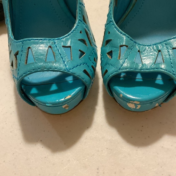 BCBG Generation platform shoe. - Picture 7 of 7